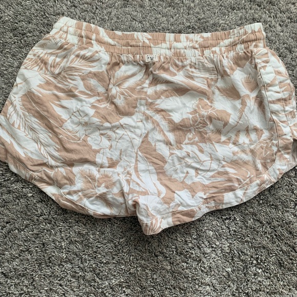 Billabong Leaf shorts size S - Picture 2 of 4